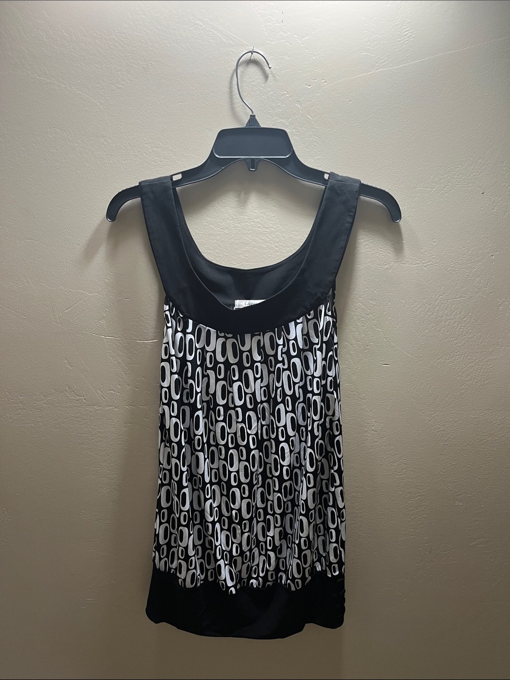 6 degrees Black & White Geometric Scoop-Neck Tank